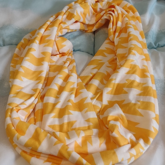 Yellow print infinity scarf - Picture 3 of 6